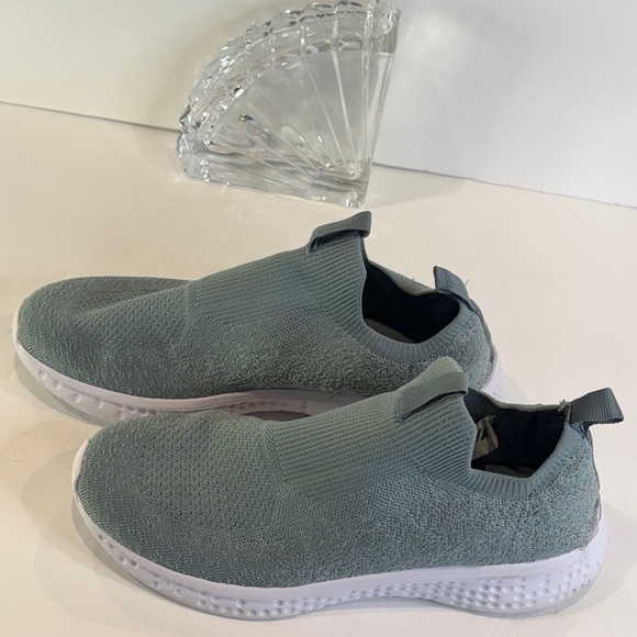 Avia Gray Athletic Shoes - Picture 13 of 16